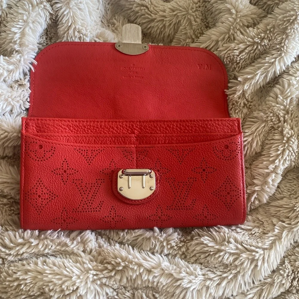 Louis Vuitton Mahina portefeuille Iris leather long wallet